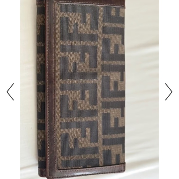 Fendi wallet - Picture 1 of 10